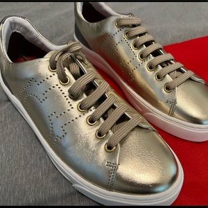 Carolina Herrera Womens Gold Initial Insignia Leather Sneakers Size 38 BRAND NEW